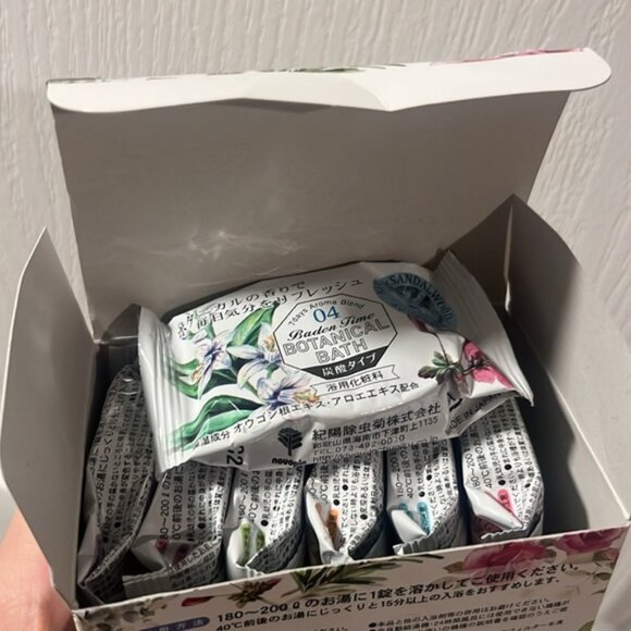 Botanical Bath bombs From Japan Aroma Blend Set Brand new in box 14 pc - Picture 5 of 5